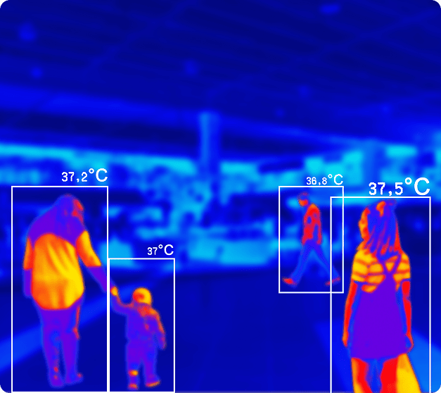 Écran de vision thermique affichant la silhouette de deux intrus détectés par signature de chaleur